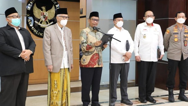 Menko Polhukam Mahfud MD dan Ketum MUI KH Miftachul Akhyar dalam konferensi pers di Kantor Kemenko Polhukam. Foto: Humas Kemenko Polhukam