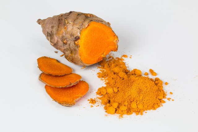 Ilustrasi kunyit sebagai bahan untuk membuat jamu kunyit asam. Foto: Pixabay.