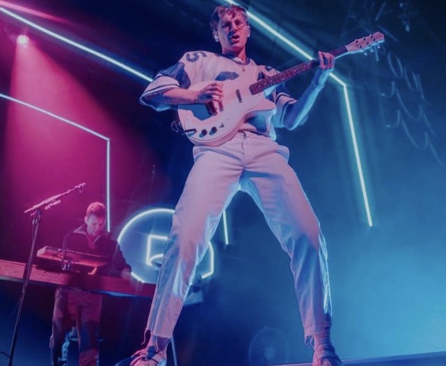 Glass Animals saat manggung. Foto: instagram/glassanimals.
