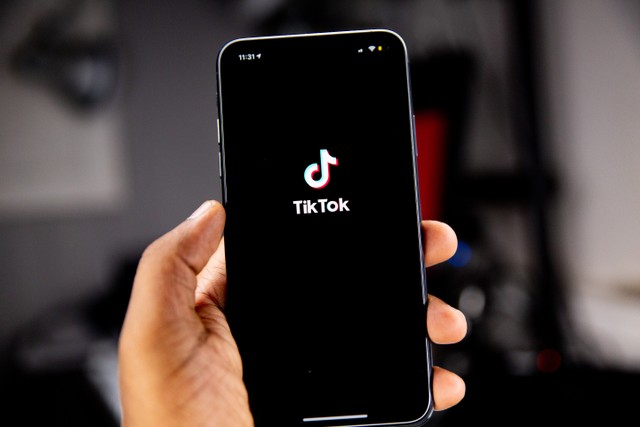 Ilustrasi cara daftar akun TikTok untuk pengguna baru, sumber foto: https://unsplash.com/