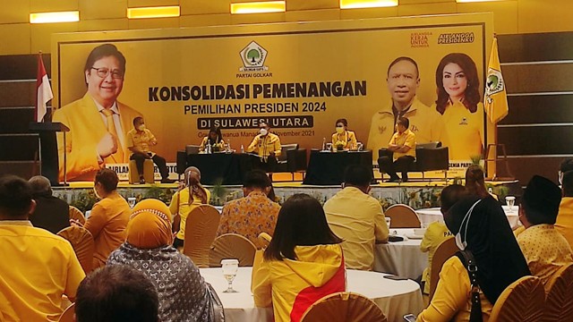 Ketua Badan Pemenangan Pemilu (Bappilu) DPP Partai Golkar, Zainudin Amali, berbicara di depan kader dan sesepuh Partai Golkar di Sulawesi Utara