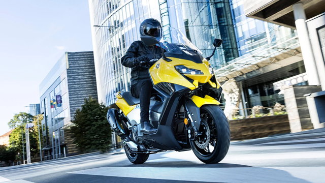 Tampilan depan Yamaha TMAX 2022 Foto: Paultan