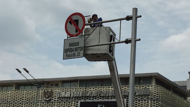 Contoh jenis rambu larangan yang terpasang di jalan. (Foto: Adhi Muhammad Daryono/kumparan)