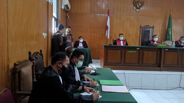 Suasana sidang replik Valencya, istri yang dituntut 1 tahun penjara di PN Karawang, Selasa (23/11). Foto: Dok. Istimewa