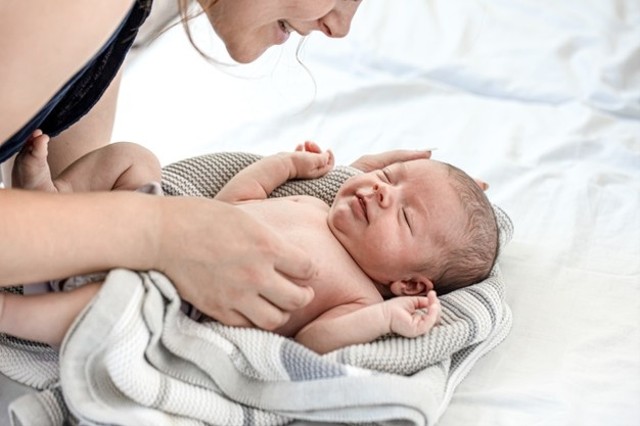 Ilustrasi skincare untuk bayi baru lahir (Sumber: Freepik)