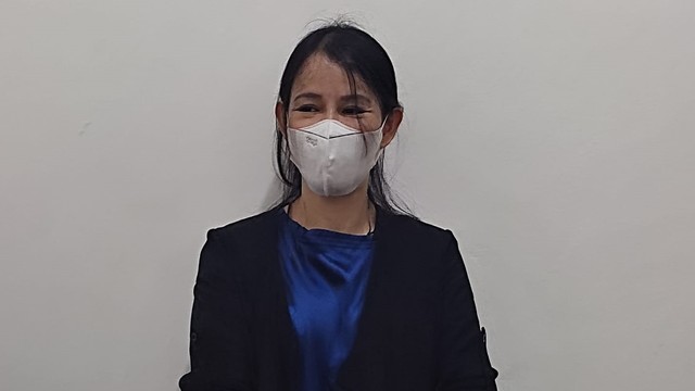 Senyum Valencya usai jalani sidang di PN Karawang, Selasa (23/11). Foto: Dok. Istimewa