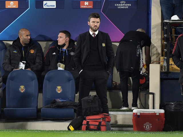 Pelatih Manchester United Michael Carrick saat melawan Villarreal pada pertandingan grup F Liga Champions di Estadio de la Ceramica, Villarreal, Spanyol. Foto: Pablo Morano/REUTERS