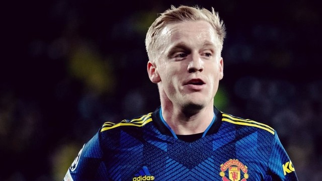 Donny van de Beek saat tampil menghadapi Villarreal. Foto: Instagram @manchesterunited