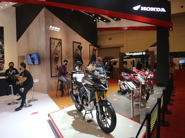 Booth Astra Honda Motor (AHM) di GIIAS 2021. Foto: Ghulam Muhammad Nayazri / kumparanOTO