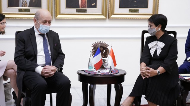 Pertemuan Menlu Retno Marsudi dan Menlu Prancis Jean-Yves Le Drian. Foto: Dok. Kemlu RI