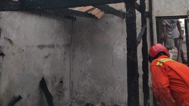 Kebakaran melanda rumah warga di Cakung, Jakarta Timur. Foto: Dok. Istimewa