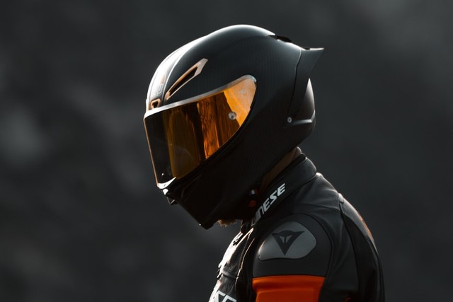 Ilustrasi Syarat-syarat helm untuk alat pelindung diri, yaitu Foto: Unsplash