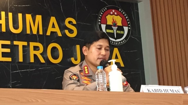 Kabid Humas Polda Metro Jaya, Kombes Pol Endra Zulpan, saat menyampaikan soal izin Reuni 212, Kamis (25/11). Foto: Jonathan Devin/kumparan