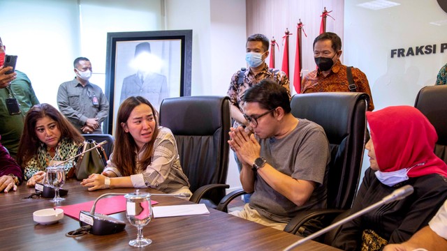 Anggiat Pasaribu saat mediasi dengan pihak Anggota Komisi III DPR RI Arteria Dahlan di Ruang Fraksi PDIP DPR RI, Jakarta, Kamis (25/11). Foto: Aditia Noviansyah/kumparan