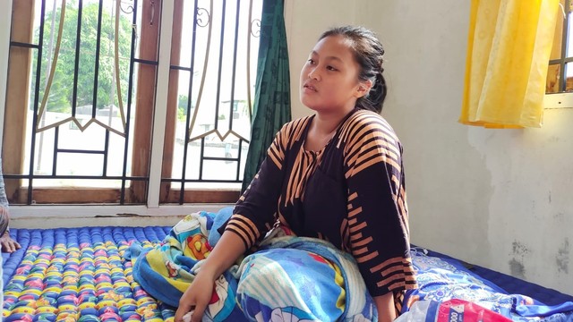 Fitri saat dijenguk. Foto: Khairul S/kepripedia.com