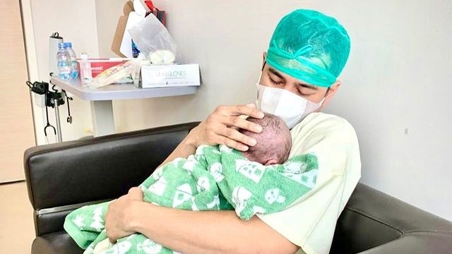 Raffi Ahmad dikaruniai anak kedua. Foto: Instagram/@raffinagita1717