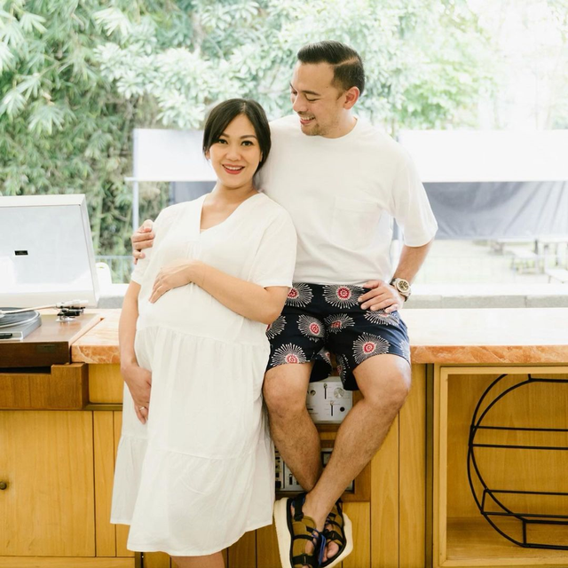 Nola Be3 dan suami. Foto: Instagram/@thebaldys