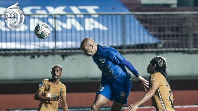 Pertandingan Liga 1 antara Bhayangkara FC vs PSIS Semarang, Jumat (26/11). Foto: Instagram/@psisfcofficial