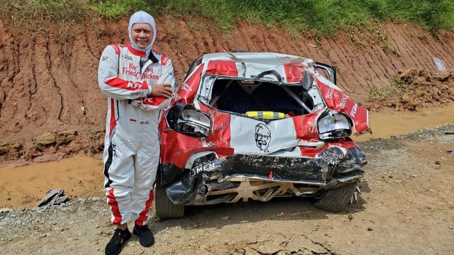 Bambang Soesatyo pasca kecelakaan usai mengikuti balap Sprint Rally 2021 di Meikarta, Bekasi, Sabtu (27/11). Foto: Dok. Istimewa