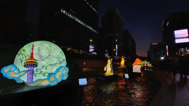 Lampion Namsan tower, salah satu landmark Kota Seoul. Foto: Khiththati/acehkini