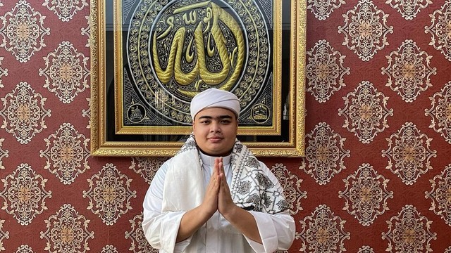 Bicara soal meninggal duluan, Ameer Azzikra titip istri ke Henny Rahman. Foto: Instagram/@ameer_azzikra