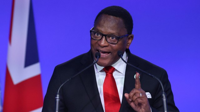 Presiden Malawi Lazarus Chakwera berbicara selama Konferensi Perubahan Iklim PBB (COP26) di Glasgow. Foto: REUTERS/Yves Herman/Pool