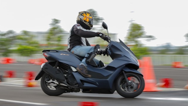Mencoba Honda PCX 160. Foto: dok. AHM