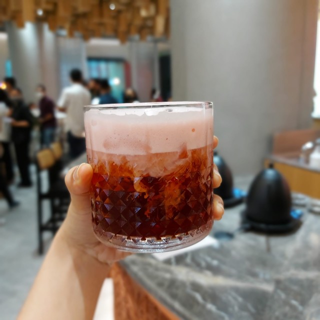 Gautemala patenggang (coffee mocktail) ala Mikael Jasin di Kenangan Heritage Foto: Azalia Amadea/Kumparan