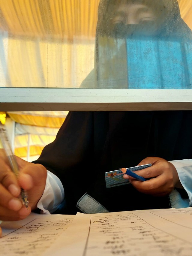 Peserta seleksi CPNS Kemenag Aceh formasi tahun 2021 saat mengikuti tes SKD pada Oktober 2021. Foto: Ahsan Khairuna