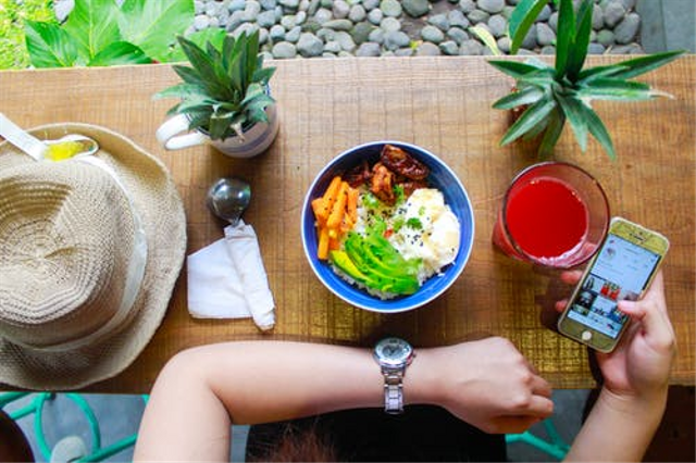 Pola makan sehat adalah perilaku membiasakan diri untuk mengonsumsi makanan sehat. Foto: Pexels.com