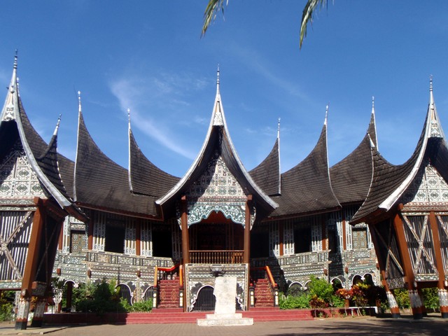 Rumah tradisional Minangkabau, Sumber: Flickr