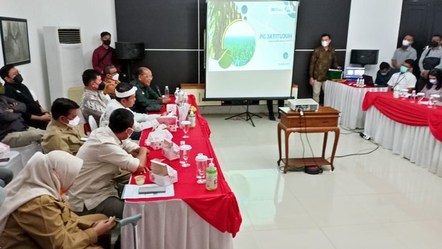 Komisi IV DPR RI saat melakukan kunjungan kerja ke PG Jatitujuh, Majalengka. FOTO: Erick Disy/CIREMAITODAY