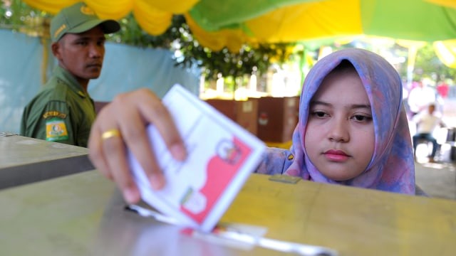 Ilustrasi salah satu kegiatan demokrasi adalah melangsungkan pemilihan umum. Foto: AFP/Chaideer Mahyuddin