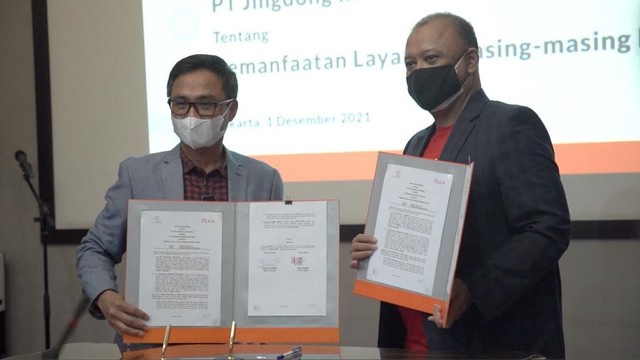 PT Pos Indonesia (persero) meneken nota kesepahaman (MoU) dengan PT Jingdong Indonesia Pertama (JD.ID). Foto: Pos Indonesia