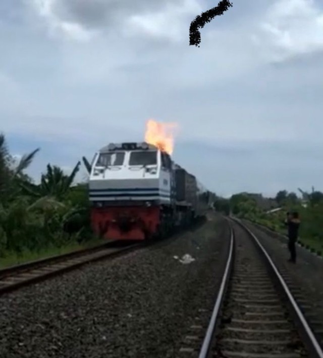 Kereta Api terbakar di Bandar Lampung, Kamis (4/11/2021) | Foto: ist