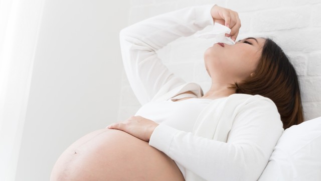  Ibu hamil mimisan. Foto: Shutterstock
