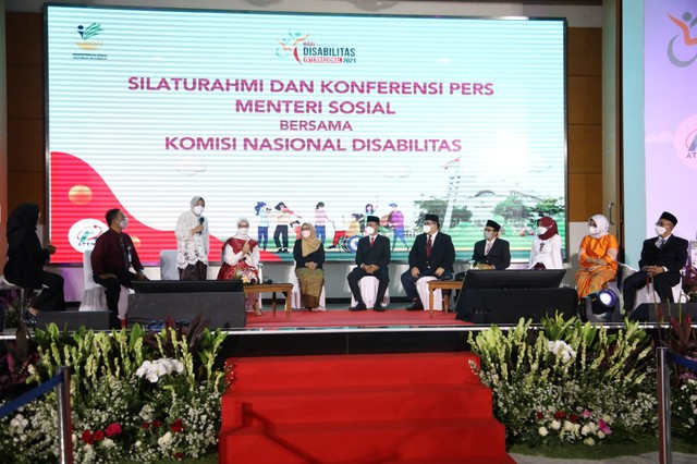 Menteri Sosial Tri Rismaharini Silaturahmi dan Konferensi Pers bersama Komisi Nasional Disabilitas (KND) di Gedung Aneka Bhakti, Jakarta, Rabu (1/12) sore. Foto: Dok. Kemensos