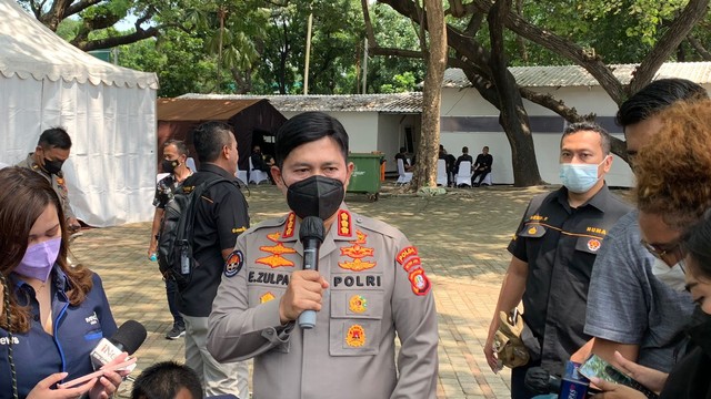 Kabid Humas Polda Metro Jaya, Kombes Pol Endra Zulpan di Halaman Monumen Nasional (Monas), Kamis (2/12). Foto: Nugroho GN/kumparan