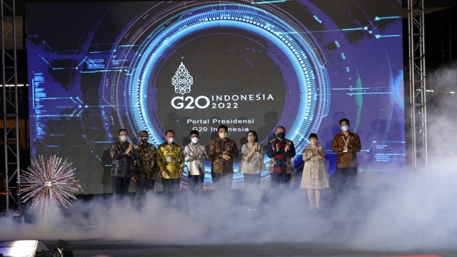 Gubernur Provinsi DKI Jakarta, Anies Baswedan, menghadiri Opening Ceremony Presidensi G20 Indonesia Tahun 2022 di Lapangan Banteng, Jakarta Pusat, pada Rabu malam (1/12). Foto: PPID DKI Jakarta