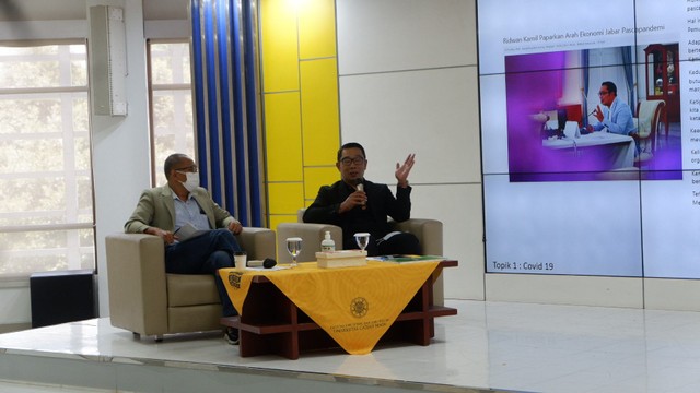Gubernur Jawa Barat, Ridwan Kamil saat berkunjung ke Fisipol UGM. Foto: Arfiansyah Panji Purnandaru/kumparan