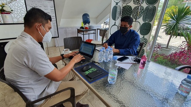 PENYIDIK Polda Riau mengambil keterangan dari pihak sekolah Abdurrab Islamic School terkait dugaan kelalaian hingga 127 kasus baru COVID-19 di sekolah tersebut. 