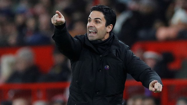 Manajer Arsenal Mikel Arteta bereaksi saat pertandingan Manchester United vs Arsenal di Stadion Old Trafford, Manchester, Inggris, Kamis (2/12). Foto: Phil Noble/REUTERS