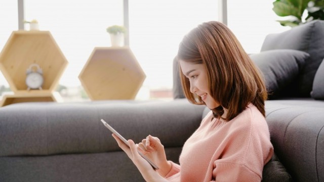 Ilustrasi aplikasi yang menghitung usia kehamilan online. Foto: Freepik
