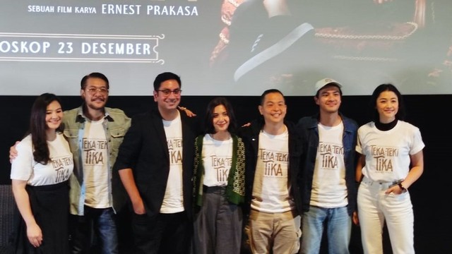 Ernest Prakasa ungkap film Teka-Teki Tika terinspirasi dari kasus korupsi bansos. Foto: Alexander Vito/kumparan