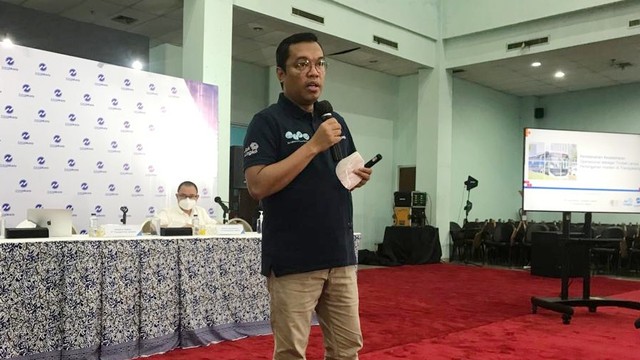 Dirut TransJakarta M Yana Aditya pada konferensi pers Pembenahan Keselamatan Operasional TransJakarta pasca-kecelakaan dua bus TransJakarta, Sabtu (4/12).  Foto: Judith Aura/kumparan