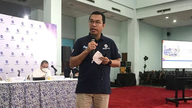 Dirut TransJakarta M Yana Aditya pada konferensi pers Pembenahan Keselamatan Operasional TransJakarta pasca-kecelakaan dua bus TransJakarta, Sabtu (4/12). Foto: Judith Aura/kumparan