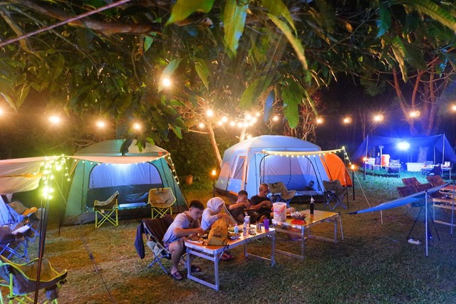 Suasana malam Glamping Bukit Cendana bersama House Of Glamping, Sabtu (4/12) | Foto : Sidik Aryono/ Lampung Geh