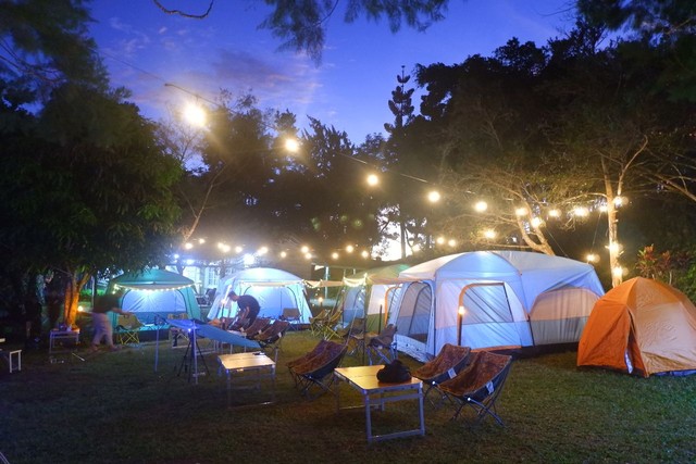 Suasana malam Glamping Bukit Cendana bersama House Of Glamping, Sabtu (4/12) | Foto : Sidik Aryono/ Lampung Geh
