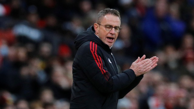 Manajer sementara Manchester United Ralf Rangnick saat pertandingan Manchester United vs Crystal Palace di Old Trafford, Manchester, Inggris, Minggu (5/12). Foto: Phil Noble/REUTERS
