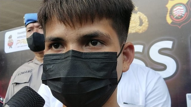 Tersangka PN, yang menyiksa rekan kerja perempuannya dengan menggunakan kunci inggris. Foto: Dok Hi!Pontianak